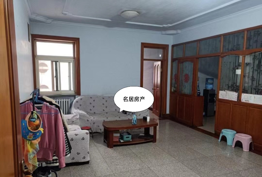 出租國稅局家屬院小區(qū)三室一廳一衛(wèi)一廚 130平 中間樓層熱水器抽煙機(jī)空調(diào)床沙發(fā)柜子