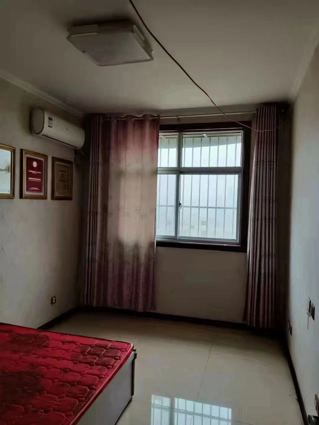 19082出租:光榮院小區(qū)三室一廳一廚一衛(wèi) 97平二個空調(diào) 熱水器抽煙機 冰箱洗衣機 一個床 沙發(fā)茶幾 電視 凈水機 拎包入住