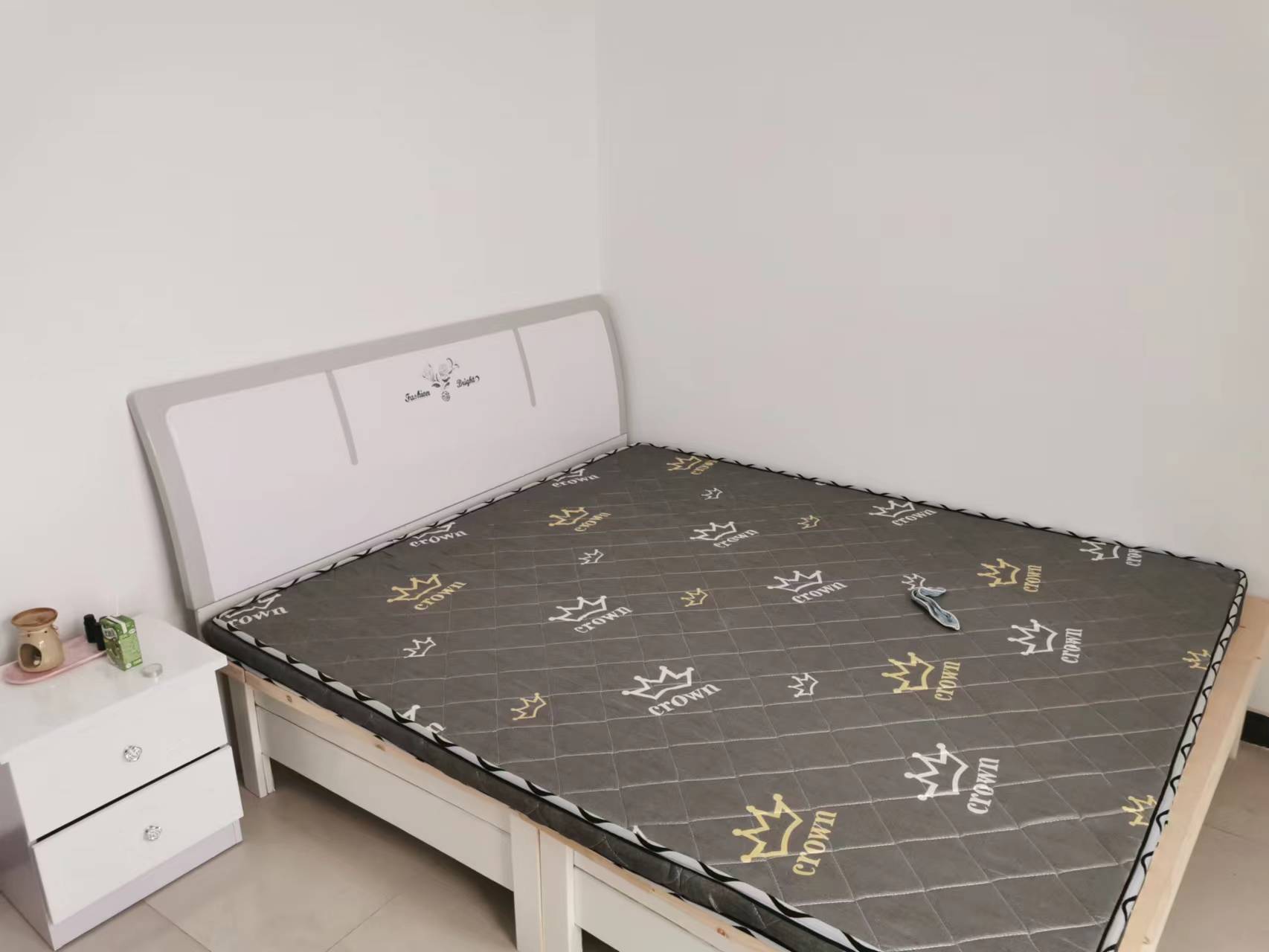 岀租國(guó)貿(mào)附近一室一廳