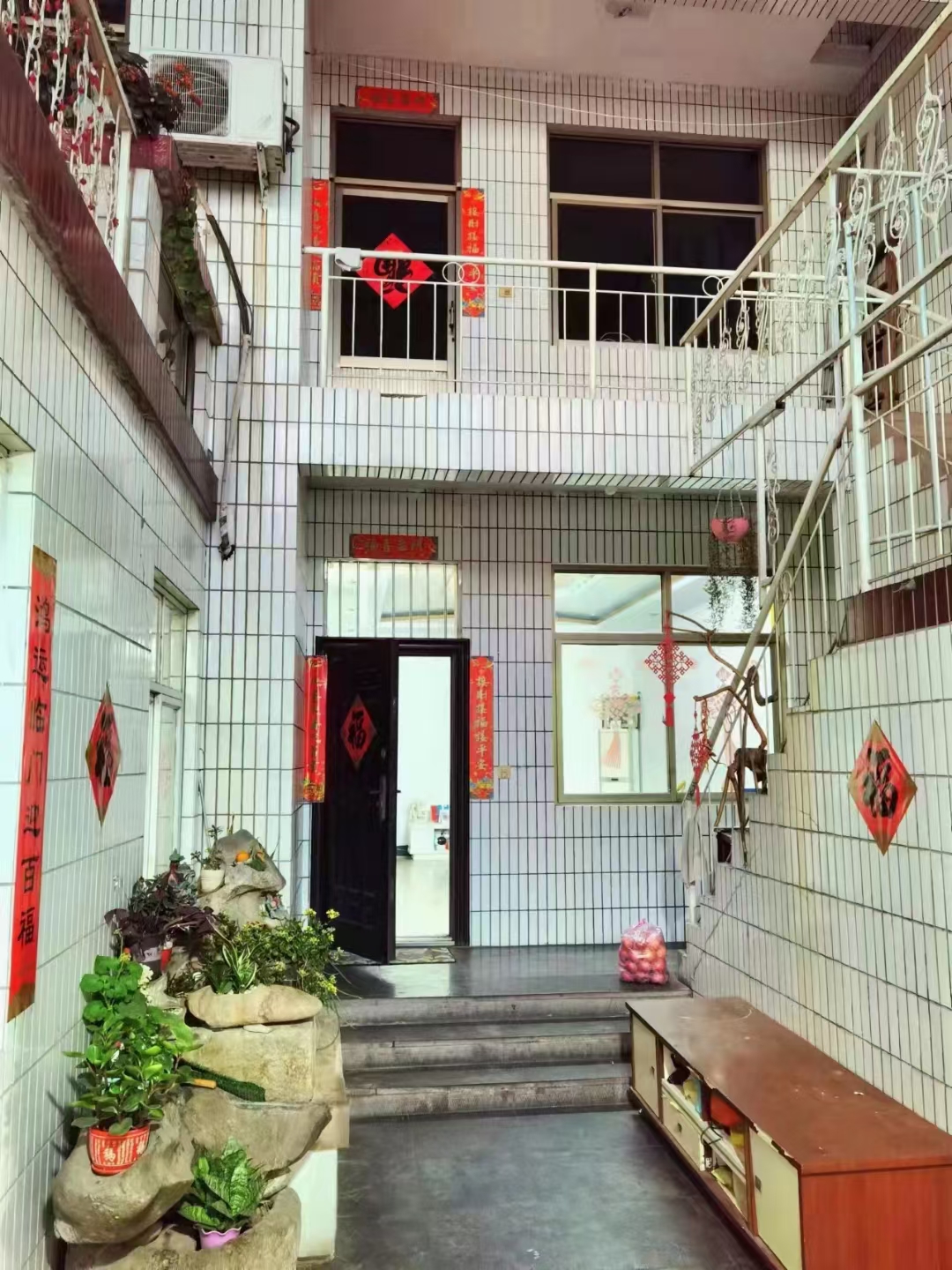 南關小學附近二層帶院出租