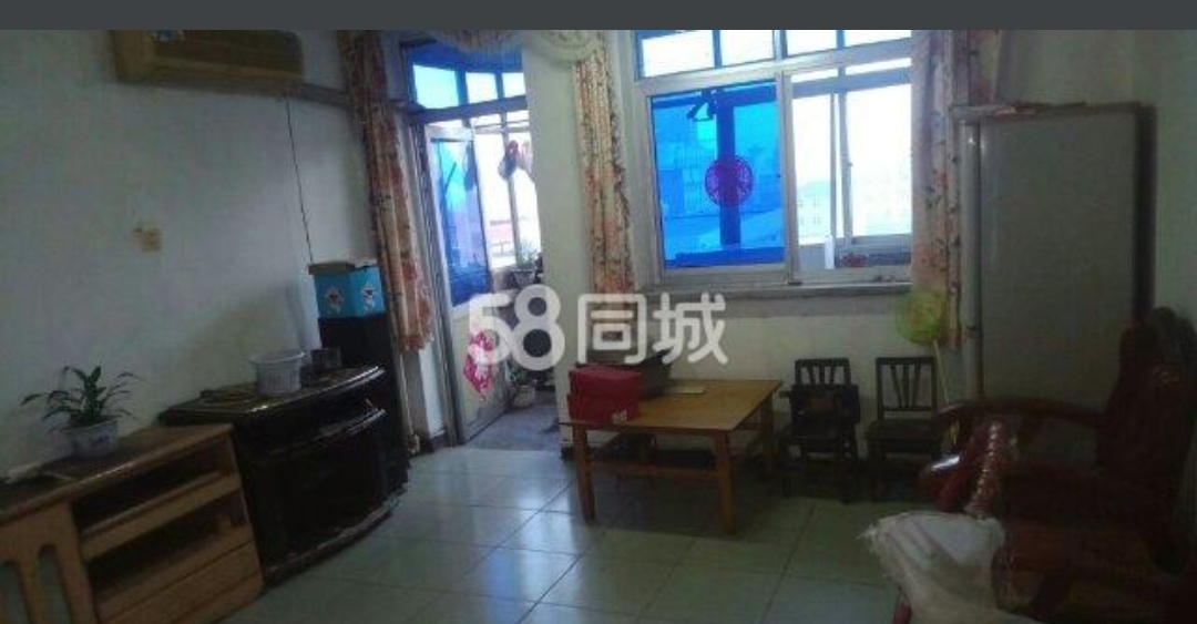光明小學(xué)對面有一單元樓出租